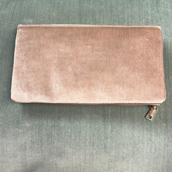 Urban Expressions Tallulah Floral Embroidered Velvet Purse - Picture 5 of 9